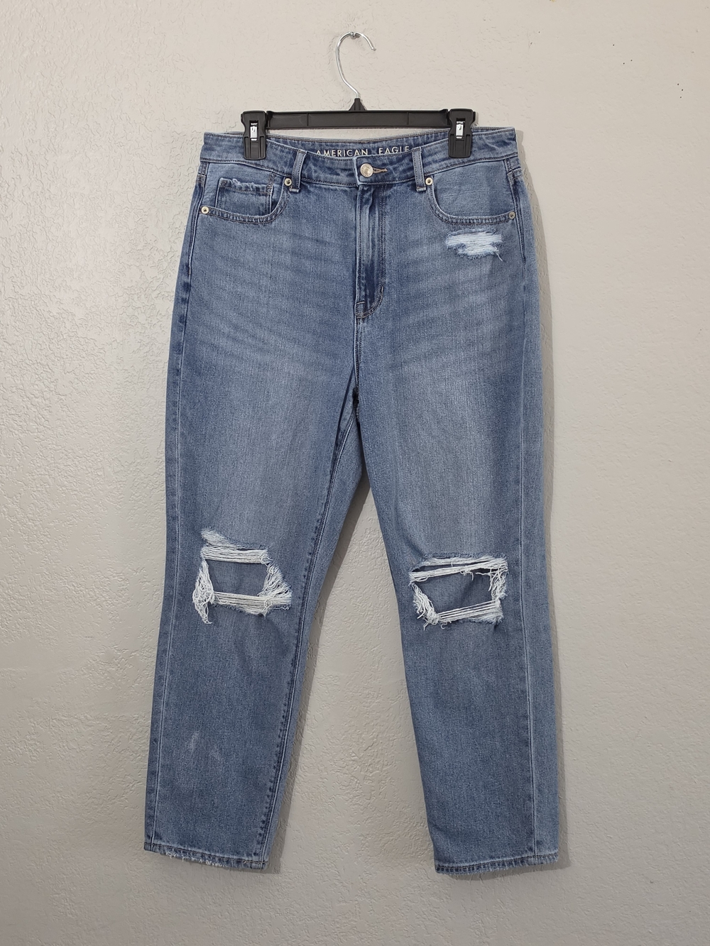 American Eagle High‎ Rise Mom Jean Distressed Medium Wash Womens 10 Short